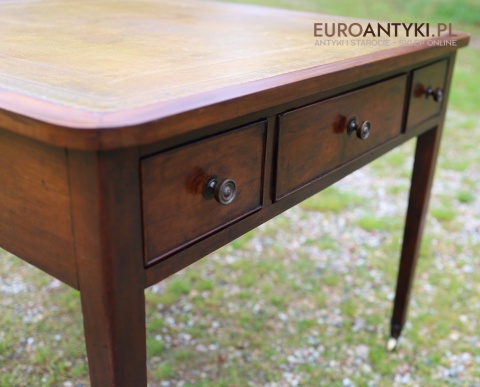 Zabytkowy stolik do kart / partnerski z epoki edwardiańskiej – lite drewno i skórzany blat (Anglia, ok. 1900 r.)