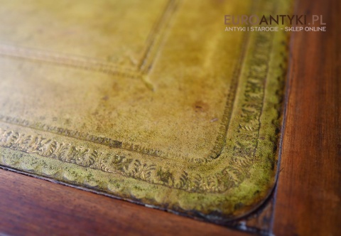 Zabytkowy stolik do kart / partnerski z epoki edwardiańskiej – lite drewno i skórzany blat (Anglia, ok. 1900 r.)