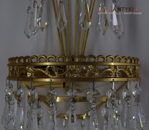 klasyczne lampy ścienne z kryształowymi zdobieniami