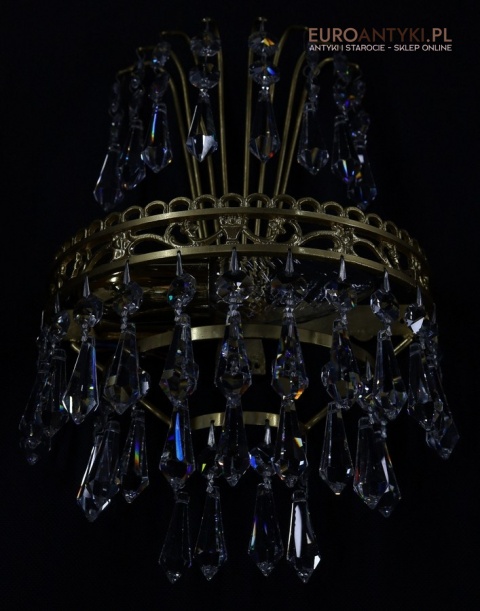 pałacowe lampy ścienne z wiszącymi kryształami