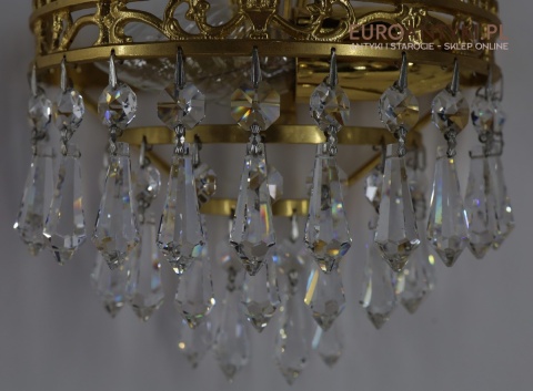 francuski styl oświetlenia z kryształowymi akcentami