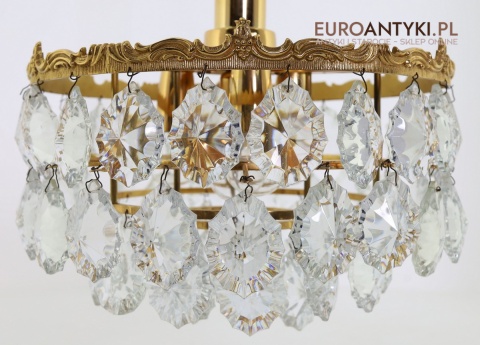 sufitowa lampa kryształowa z dawnych lat