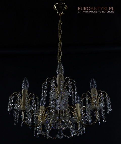 kryształowy żyrandol z dawnych lat