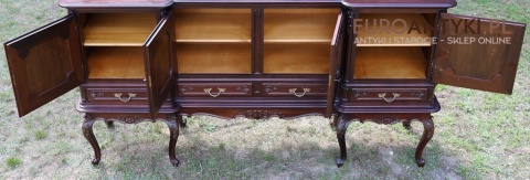 elegancki kredens Ludwik XV z ornamentami