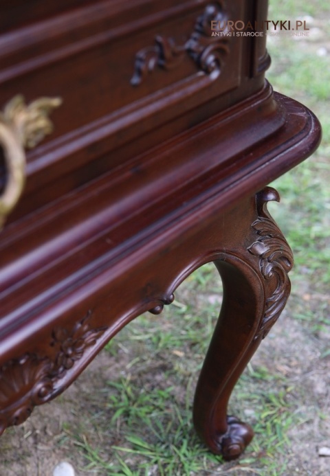 francuski kredens w stylu Ludwika XV