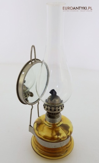Antyczna lampa naftowa vintage z lustrem – żółta podstawa, rustykalny klimat