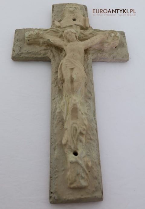 betonowy krzyż z Jezusem