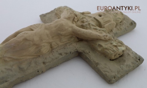 betonowy antyczny krzyż do kapliczki