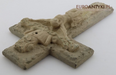 wizerunek Jezusa na betonowym krzyżu