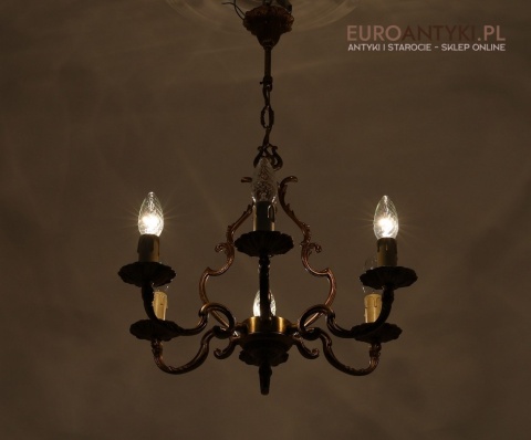 Stylowy żyrandol klasyczny z mosiądzu