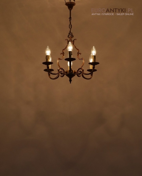 Żyrandol retro z dekoracyjnymi ramionami