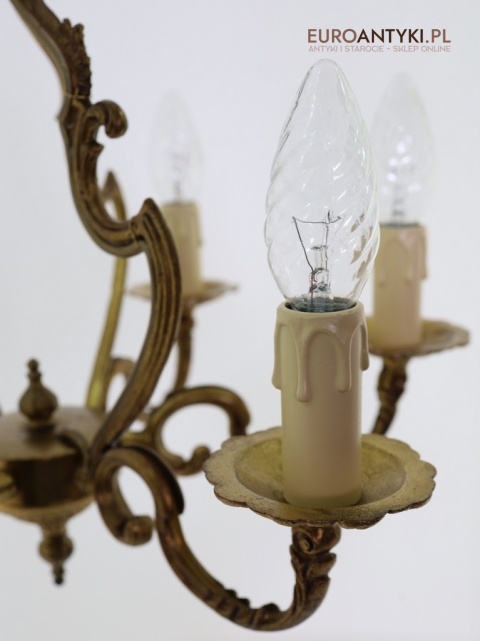 Klasyczne lampy sufitowe z epoki