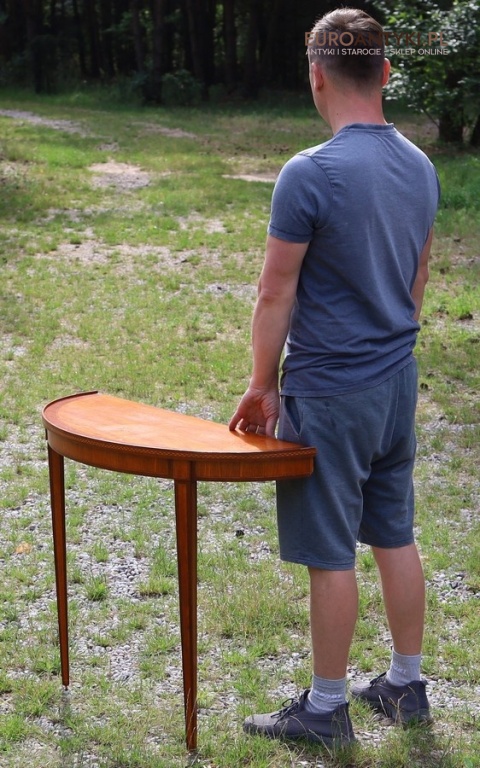 dekoracyjna półokrągła konsola vintage