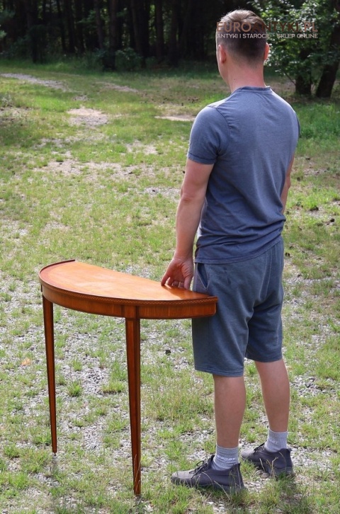 klasyczna konsola w stylu angielskim