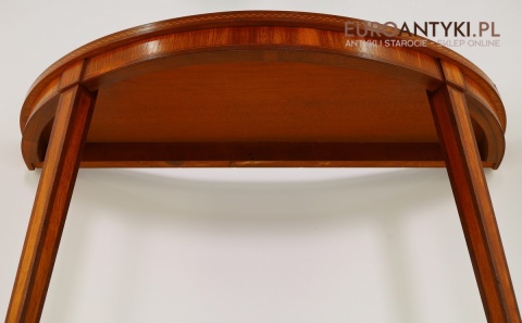 neoklasyczna konsola na korytarz