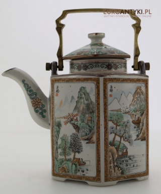 Chiński porcelanowy imbryk z mosiężnym uchwytem – antyk orientalny