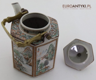 Chiński porcelanowy imbryk z mosiężnym uchwytem – antyk orientalny