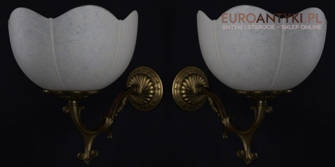 Stylowe kinkiety vintage z kloszami szklanymi