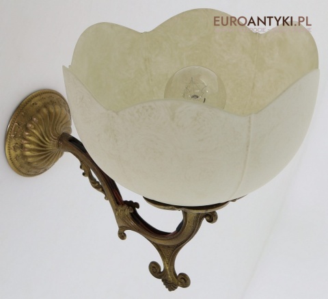 Kinkiety retro do klasycznych aranżacji