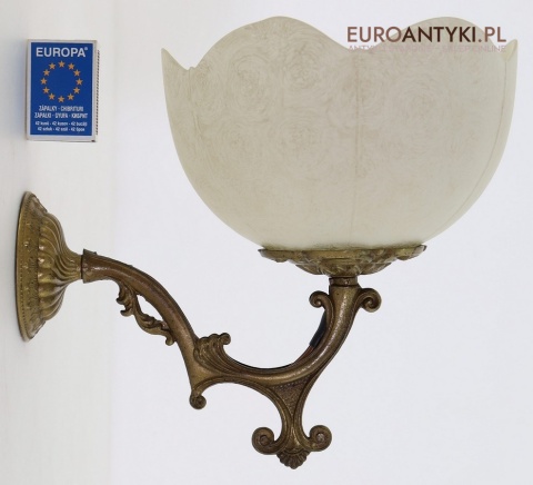 Stylowe lampy ścienne z mosiądzu retro