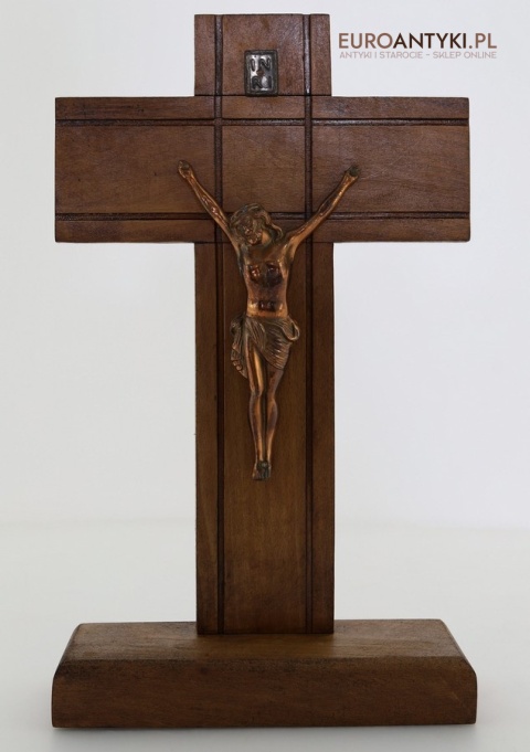 krzyż pasyjny z Jezusem