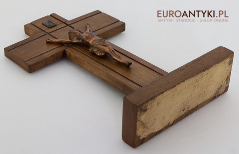 stary drewniany krzyż na stolik