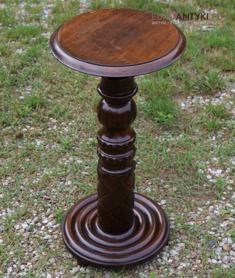 rustykalny piedestał na kwiaty antyk