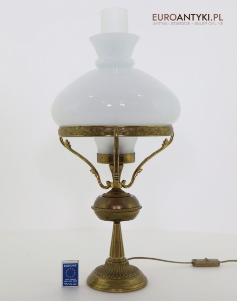 stara mosiężna lampka stołowa