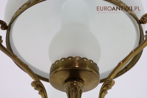 retro mosiężna lampka stołowa