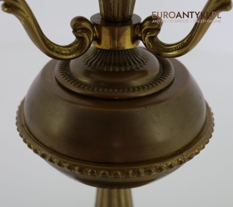 klasyczna lampa stołowa