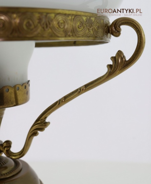 stara klasyczna lampa stołowa