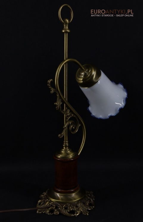 vintage stylowa lampa stołowa z mlecznym kloszem