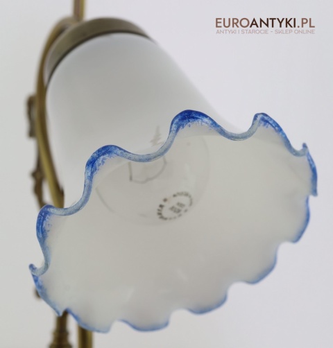 retro lampa stołowa z falistym brzegiem klosza