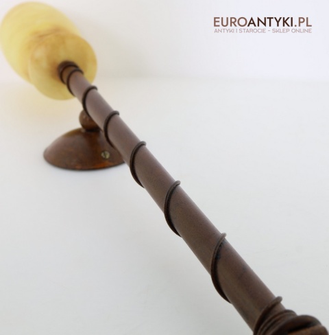 oświetlenie ścienne w stylu średniowiecznym