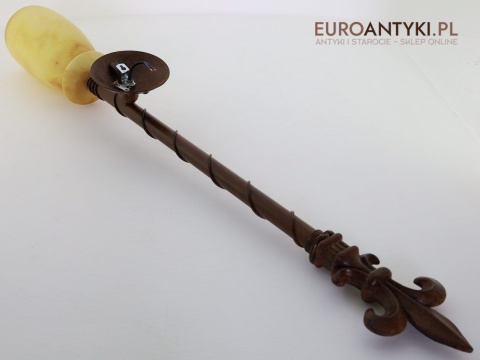 kinkiet z motywem lilii heraldycznej