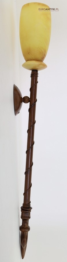 lampka ścienna w klimacie rycerskim