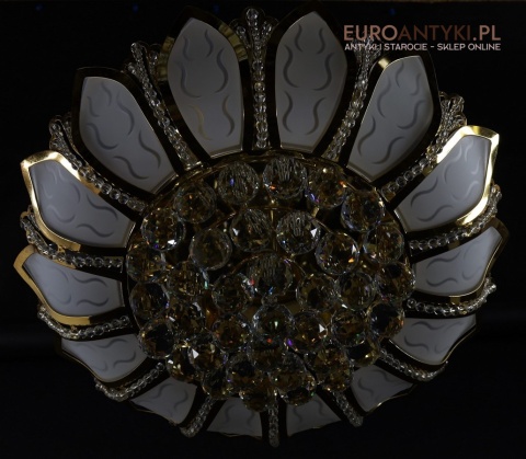 bogaty plafon w stylu glamour