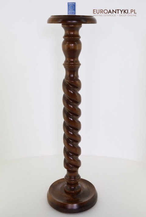 drewniany stojak na kwiaty ze spiralną nogą