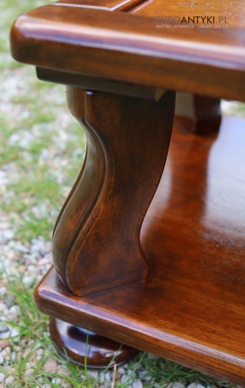 niski stolik kawowy rustykalny klimat