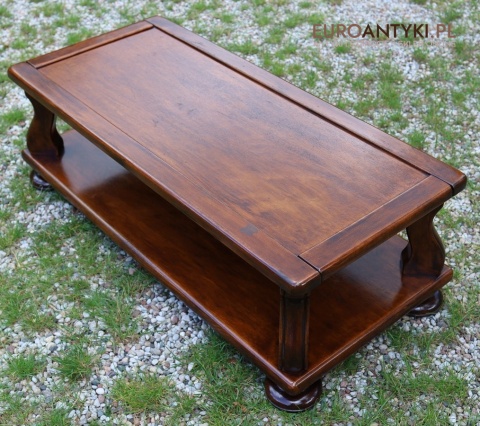 niski stolik kawowy w góralskim stylu