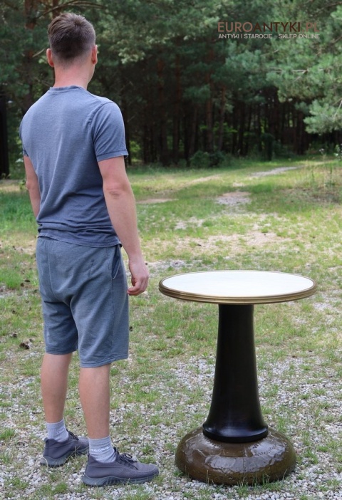 stolik modernistyczny