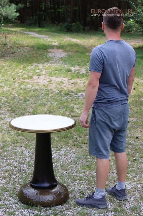 masywny stolik okrągły vintage