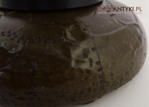 Masywny stolik vintage z imitacją marmuru – solidny, elegancki, ręcznie wykończony