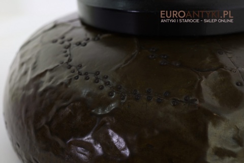 Masywny stolik vintage z imitacją marmuru – solidny, elegancki, ręcznie wykończony