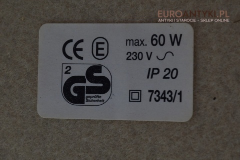 Nostalgiczna lampka vintage z abażurem w stylu francuskim i mosiężną podstawą