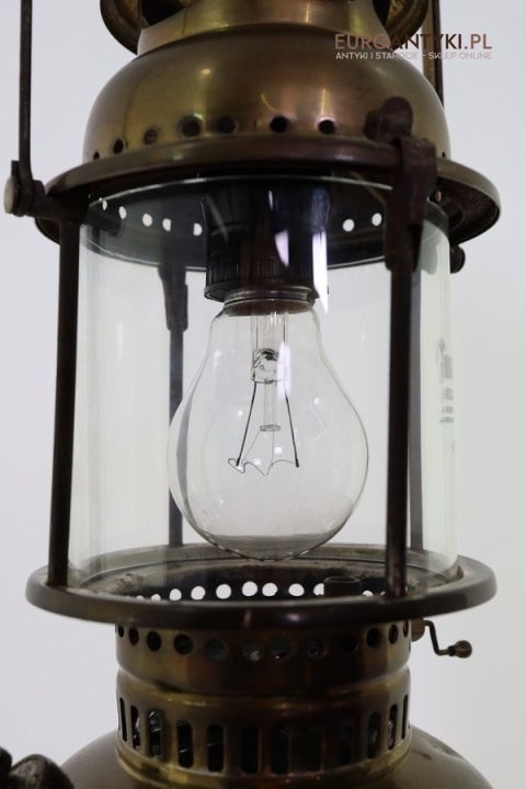 wisząca lampa industrialna z historią