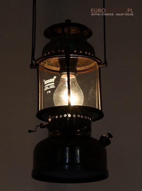 sufitowa lampa industrialna z historią