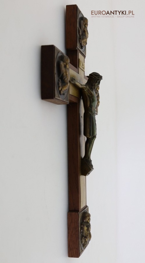 antyczny krzyż sakralny z aniołami