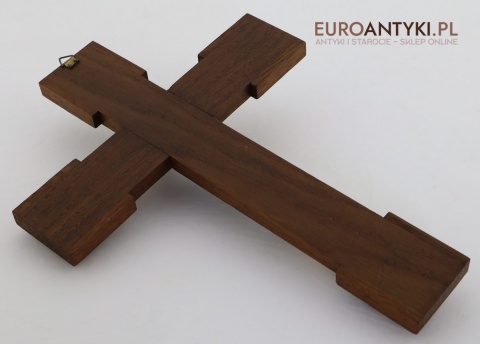 stary krzyż kościelny z mosiądzu i drewna
