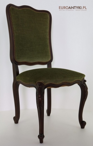 Antyczne krzesła ludwikowskie z litego drewna i tapicerką w kolorze oliwkowej zieleni